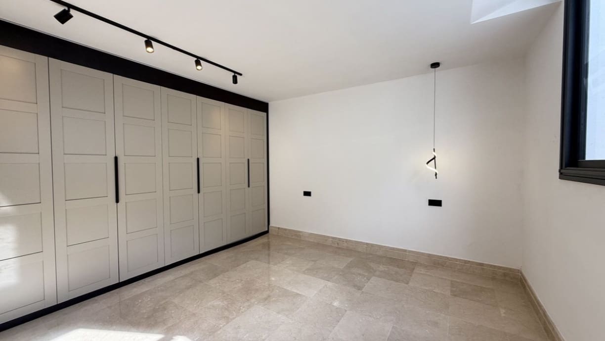 5 bedroom Villa for sale in Nueva Andalucia with pool garage - € 2,200,000 (Ref: 9677070)