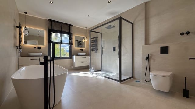 5 quarto Moradia para venda em Nueva Andalucia, Marbella com piscina garagem - 2 200 000 € (Ref: 9677070)