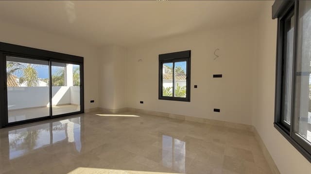5 quarto Moradia para venda em Nueva Andalucia, Marbella com piscina garagem - 2 200 000 € (Ref: 9677070)