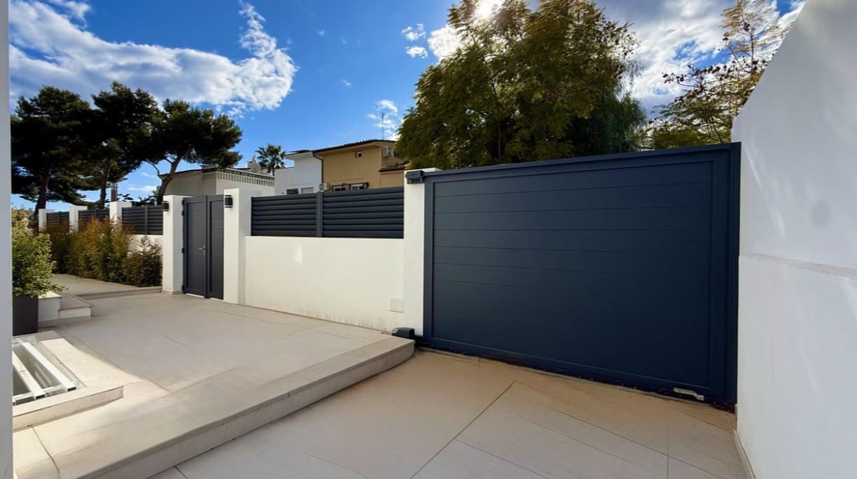 5 bedroom Villa for sale in Nueva Andalucia with pool garage - € 2,200,000 (Ref: 9677070)