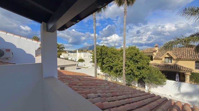 5 quarto Moradia para venda em Nueva Andalucia, Marbella com piscina garagem - 2 200 000 € (Ref: 9677070)