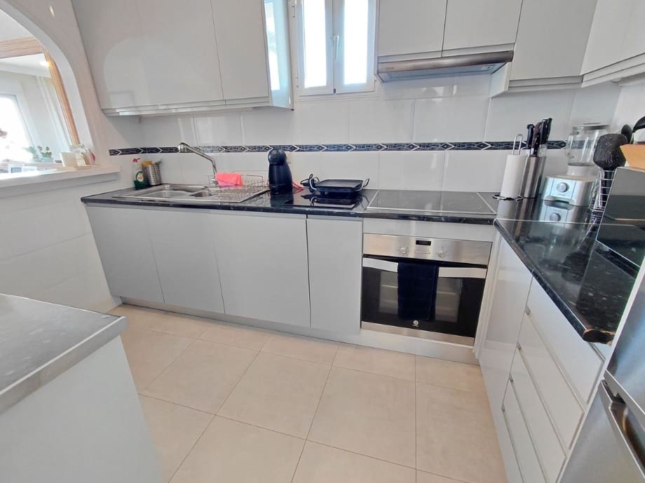 3 quarto Penthouse para venda em Marbella com piscina garagem - 795 000 € (Ref: 9679699)