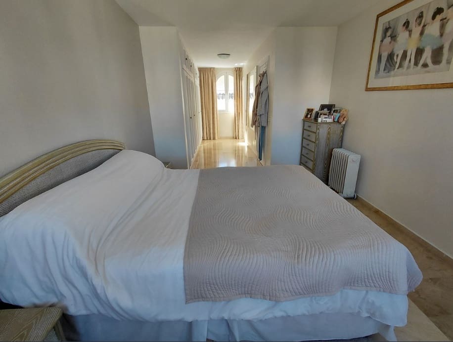 3 quarto Penthouse para venda em Marbella com piscina garagem - 795 000 € (Ref: 9679699)