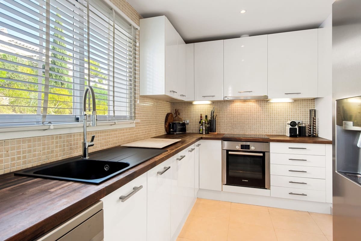 Ático de 2 habitaciones en Marbella en venta con piscina - 895.000 € (Ref: 9679700)