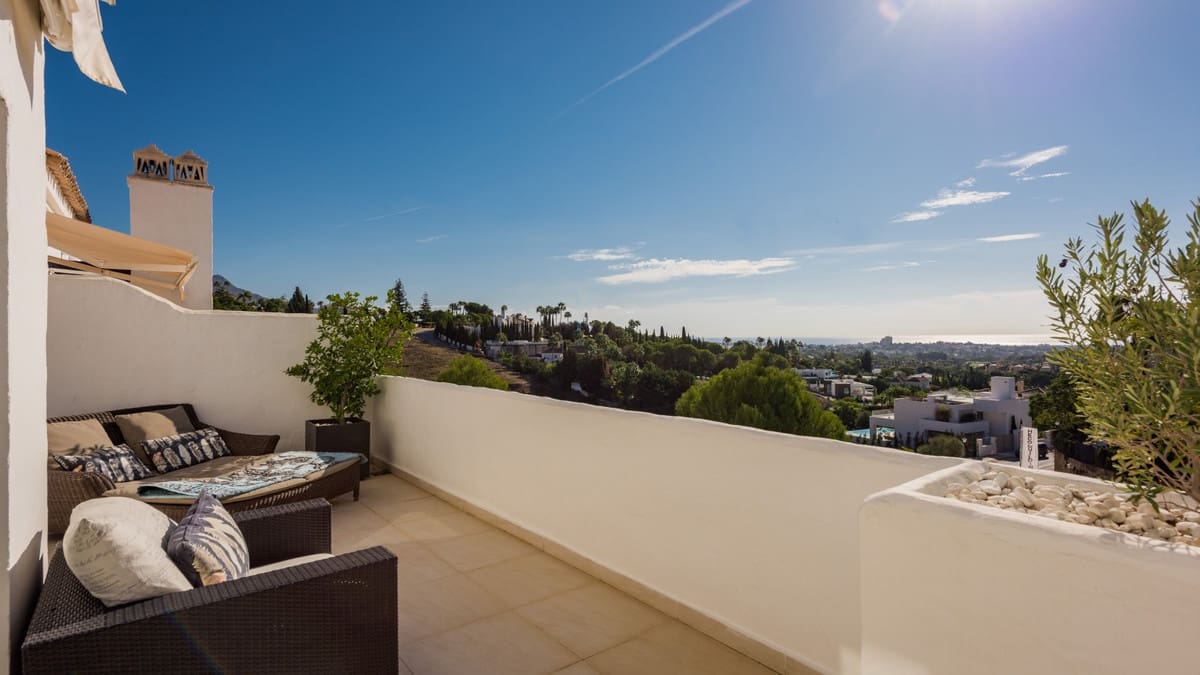 2 quarto Penthouse para venda em Marbella com piscina - 895 000 € (Ref: 9679700)