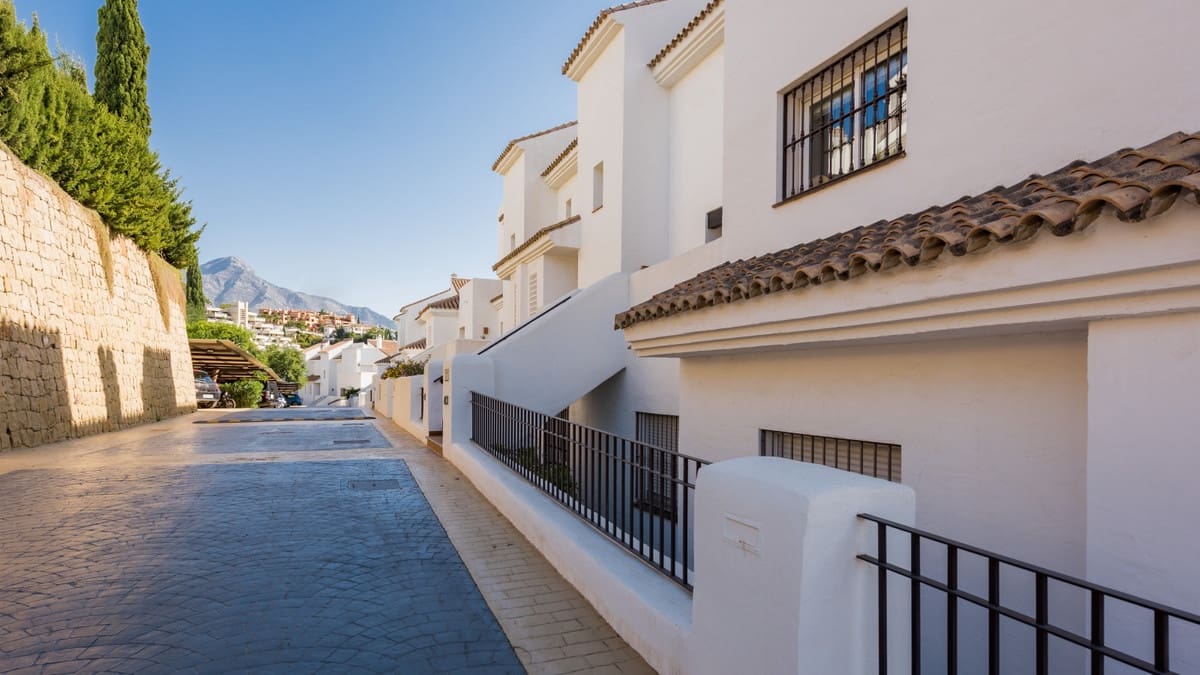 2 quarto Penthouse para venda em Marbella com piscina - 895 000 € (Ref: 9679700)