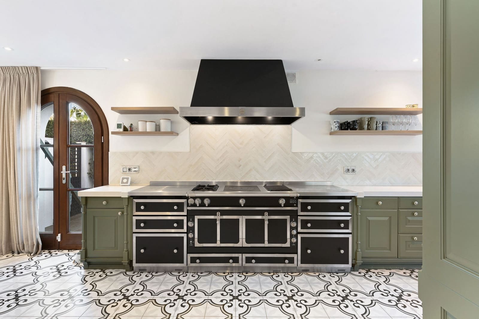 Chalet de 6 habitaciones en San Pedro de Alcantara en venta con piscina garaje - 3.395.000 € (Ref: 9682431)