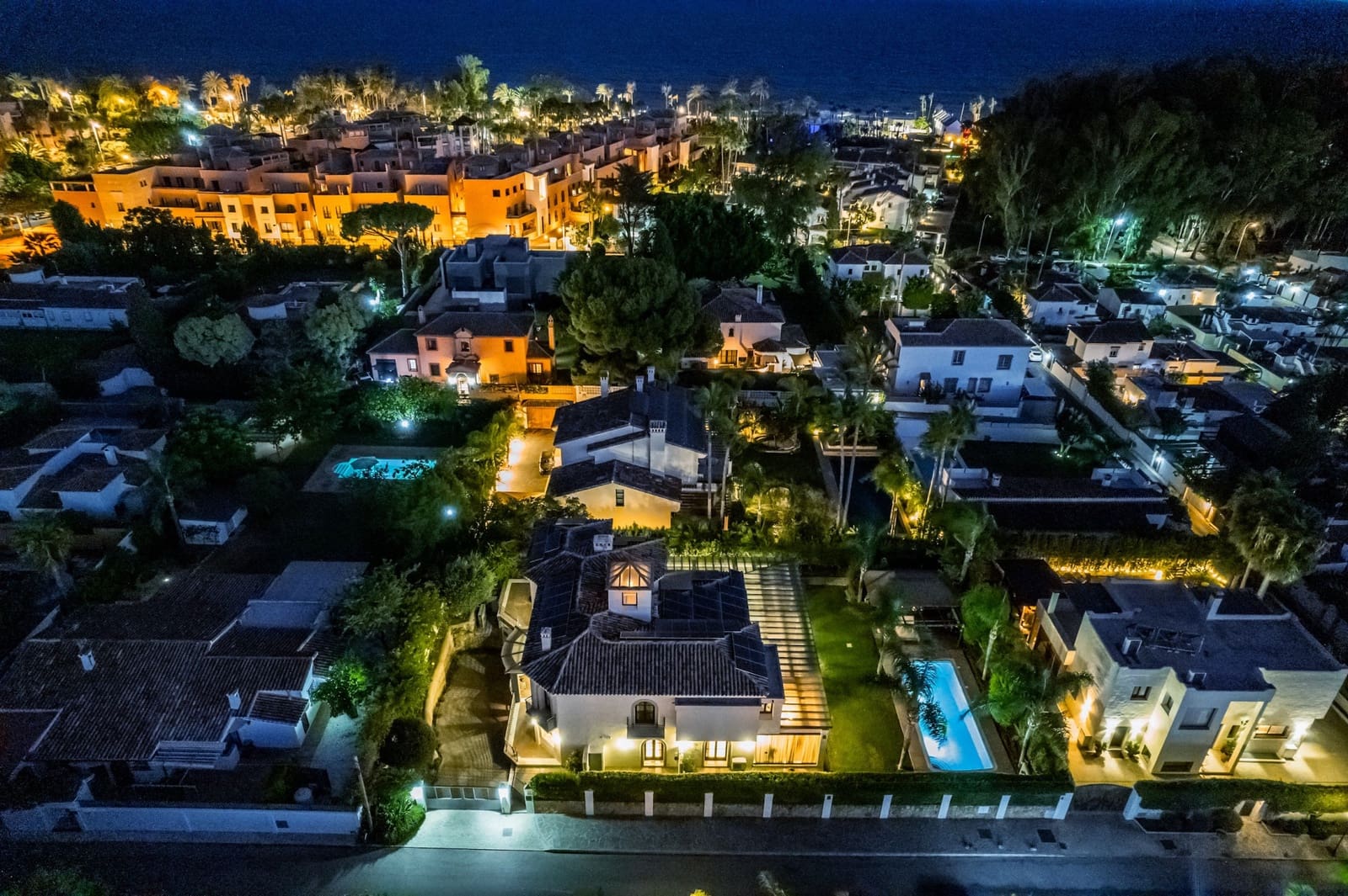 Chalet de 6 habitaciones en San Pedro de Alcantara en venta con piscina garaje - 3.395.000 € (Ref: 9682431)