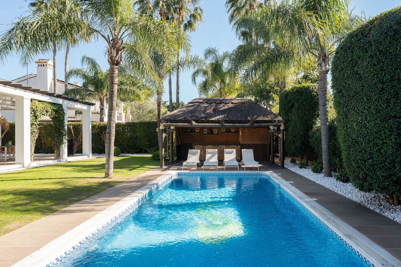 Chalet de 6 habitaciones en San Pedro de Alcantara en venta con piscina garaje - 3.395.000 € (Ref: 9682431)