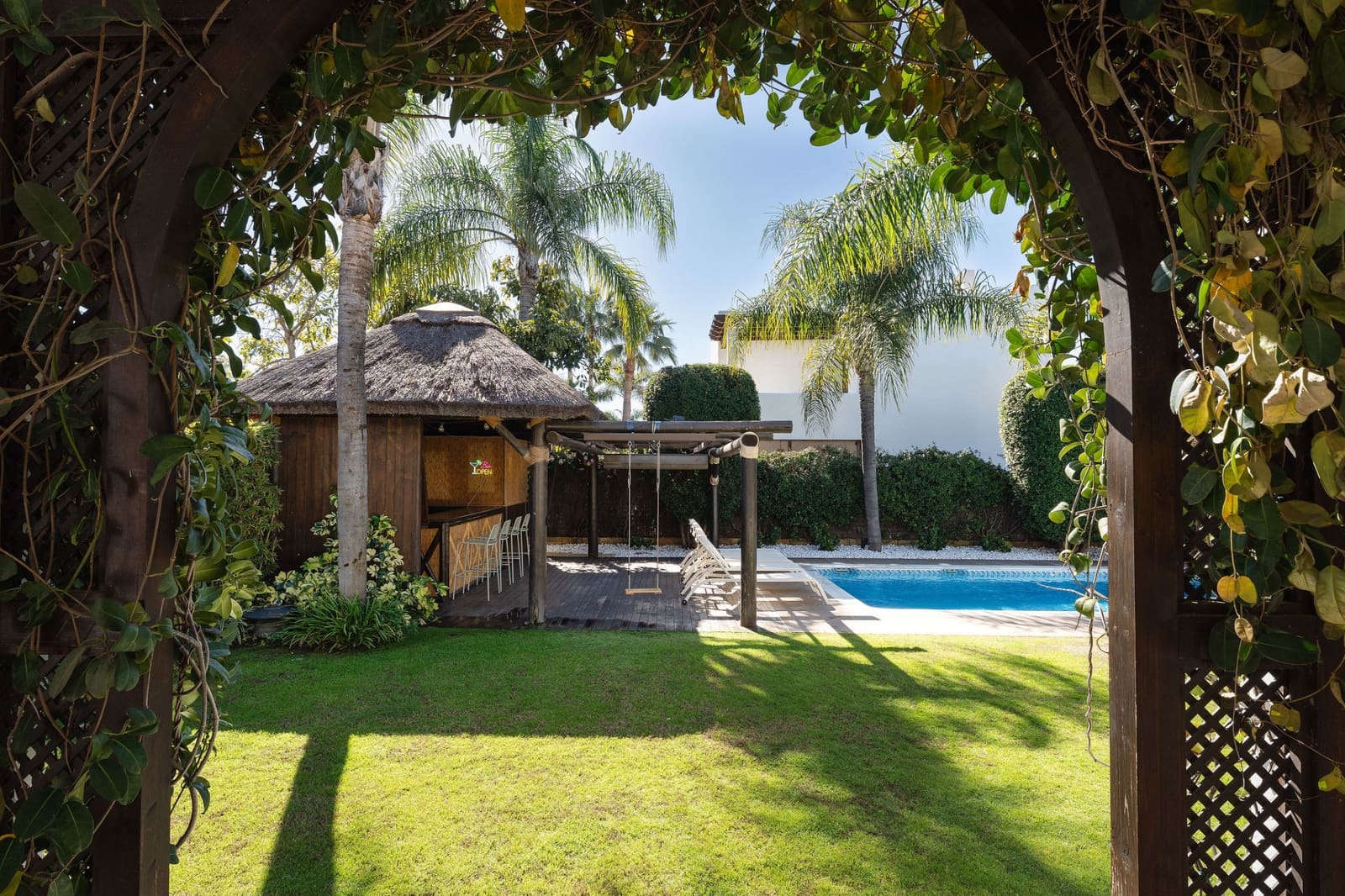 Chalet de 6 habitaciones en San Pedro de Alcantara en venta con piscina garaje - 3.395.000 € (Ref: 9682431)