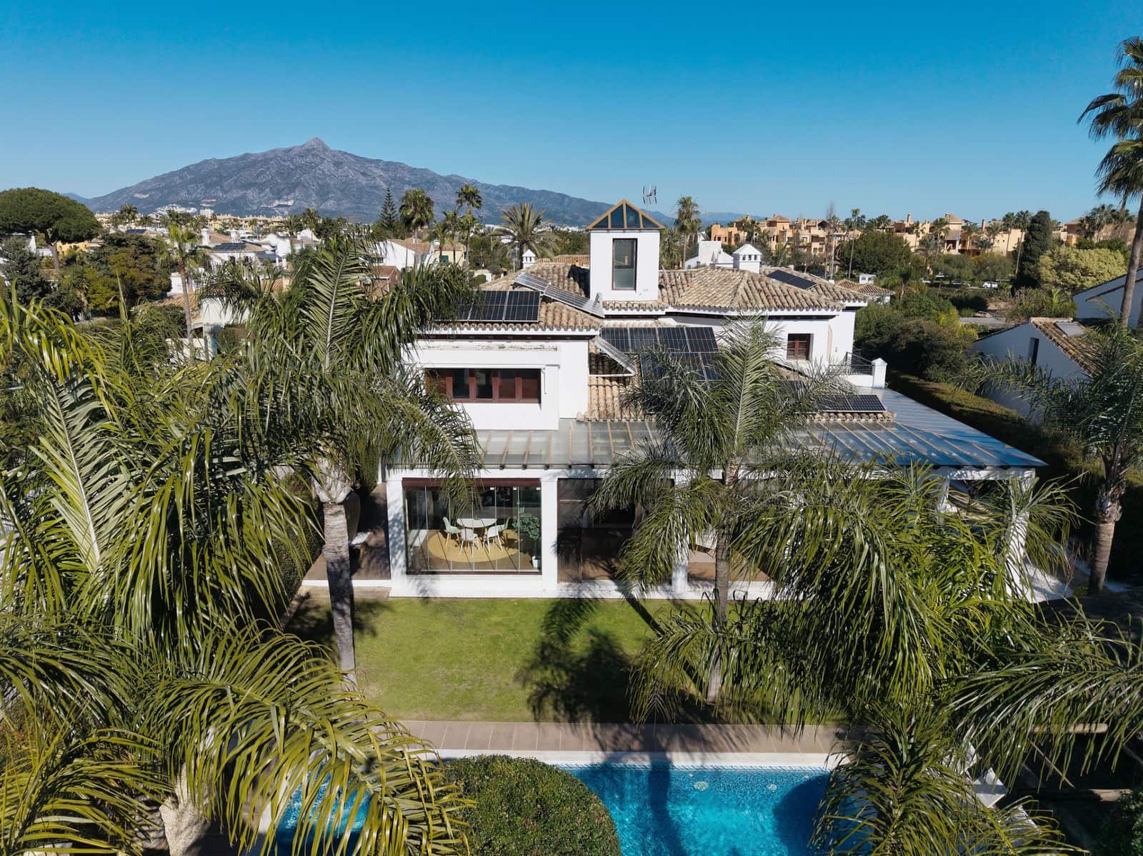 Chalet de 6 habitaciones en San Pedro de Alcantara en venta con piscina garaje - 3.395.000 € (Ref: 9682431)