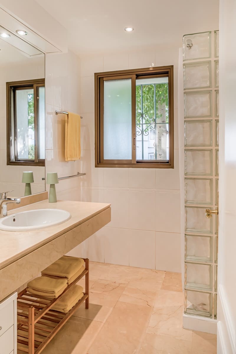 Apartamento de 2 habitaciones en Marbella en venta con piscina garaje - 789.000 € (Ref: 9695172)