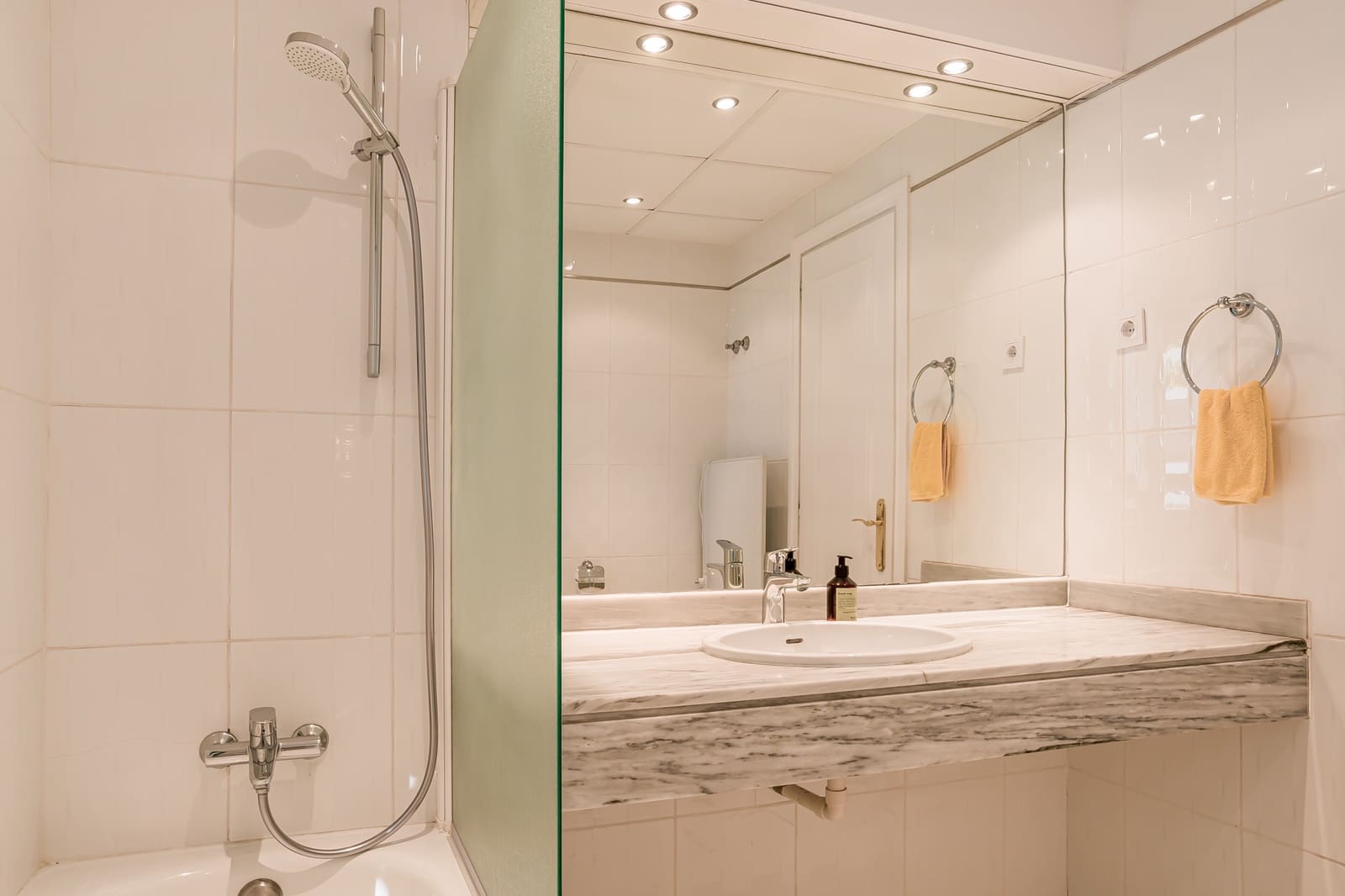 Apartamento de 2 habitaciones en Marbella en venta con piscina garaje - 789.000 € (Ref: 9695172)