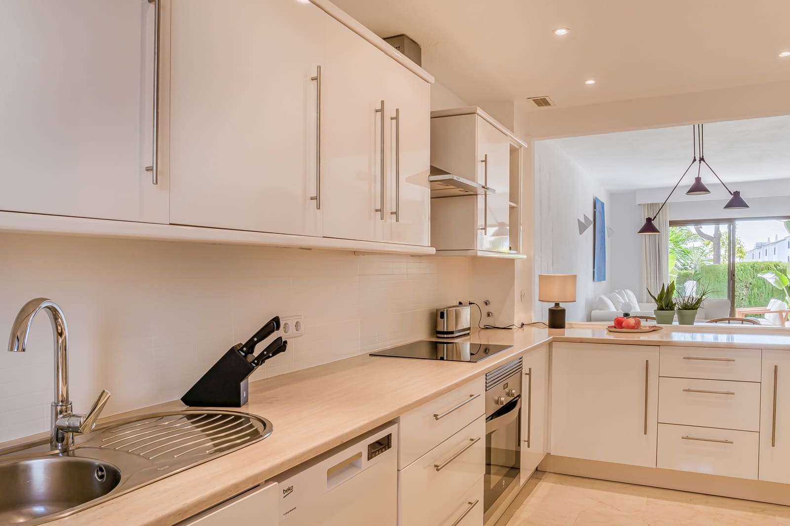 Apartamento de 2 habitaciones en Marbella en venta con piscina garaje - 789.000 € (Ref: 9695172)