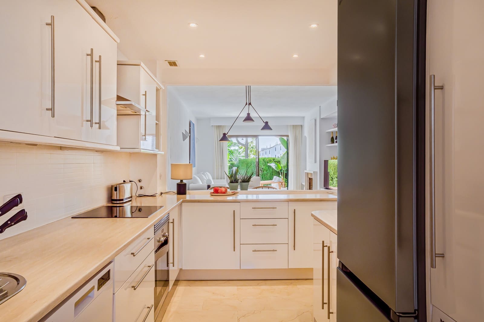 Apartamento de 2 habitaciones en Marbella en venta con piscina garaje - 789.000 € (Ref: 9695172)