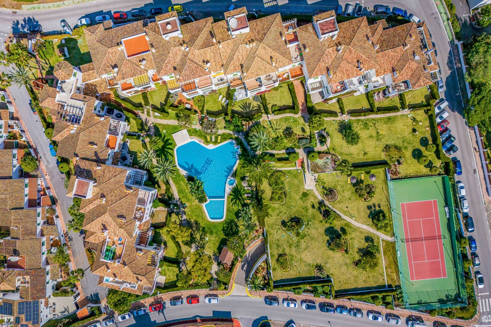 Apartamento de 2 habitaciones en Marbella en venta con piscina garaje - 789.000 € (Ref: 9695172)