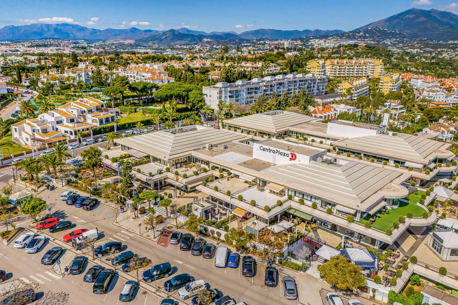 Apartamento de 2 habitaciones en Marbella en venta con piscina garaje - 789.000 € (Ref: 9695172)