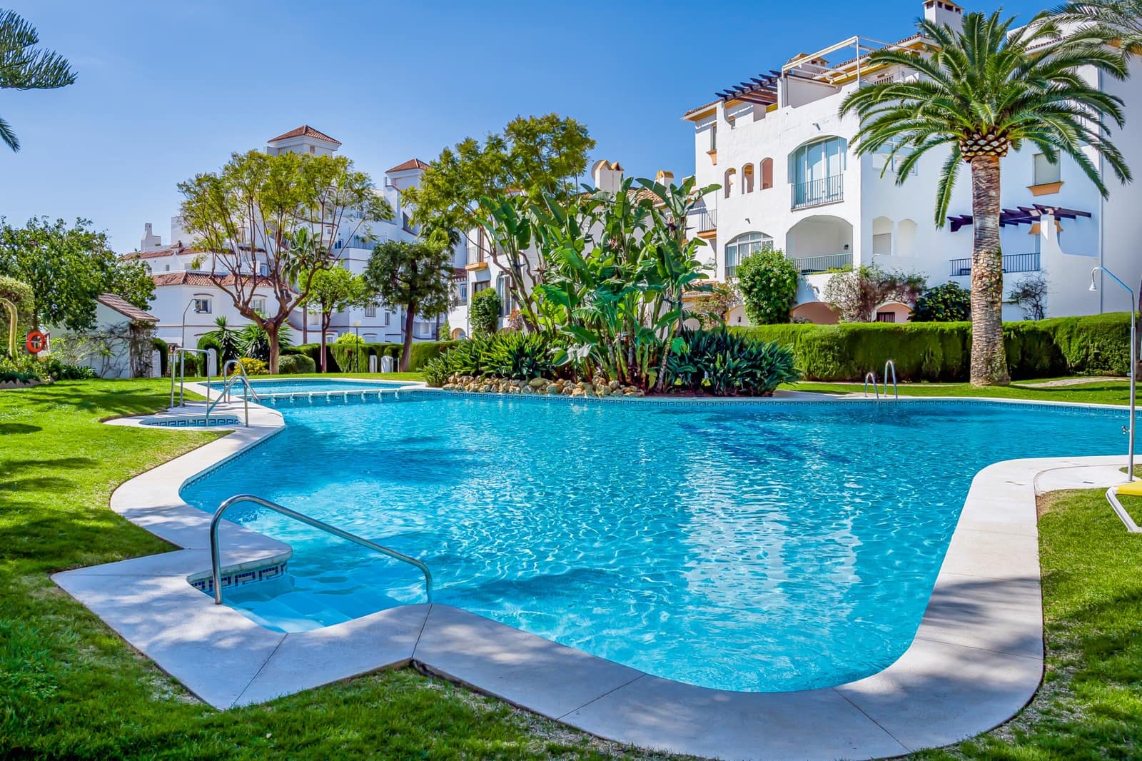 Apartamento de 2 habitaciones en Marbella en venta con piscina garaje - 789.000 € (Ref: 9695172)