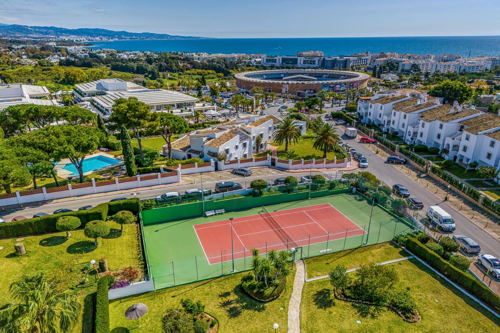 Apartamento de 2 habitaciones en Marbella en venta con piscina garaje - 789.000 € (Ref: 9695172)