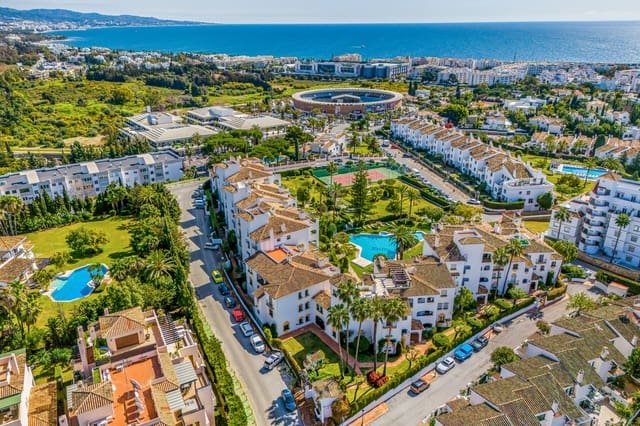 Apartamento de 2 habitaciones en Nueva Andalucía Centro, Marbella en venta con piscina garaje - 789.000 € (Ref: 9695172)