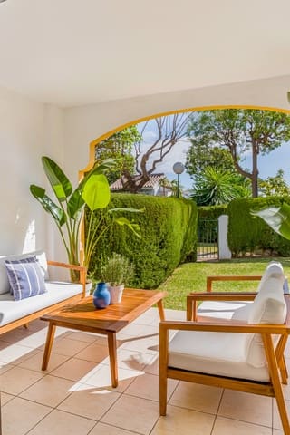 2 chambre Appartement à vendre à Nueva Andalucía Centro, Marbella avec piscine garage - 789 000 € (Ref: 9695172)