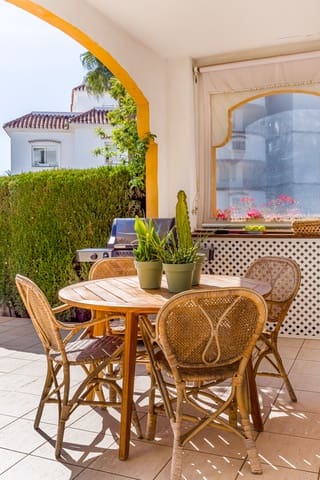 2 chambre Appartement à vendre à Nueva Andalucía Centro, Marbella avec piscine garage - 789 000 € (Ref: 9695172)