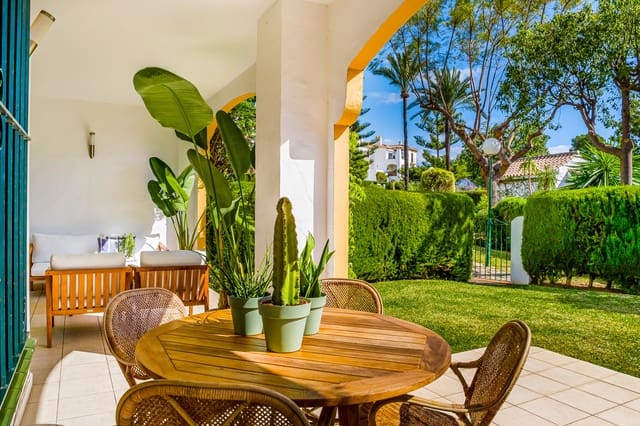 2 chambre Appartement à vendre à Nueva Andalucía Centro, Marbella avec piscine garage - 789 000 € (Ref: 9695172)