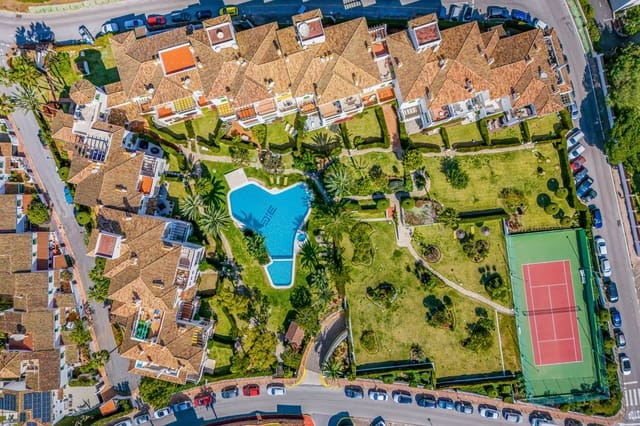 2 chambre Appartement à vendre à Nueva Andalucía Centro, Marbella avec piscine garage - 789 000 € (Ref: 9695172)