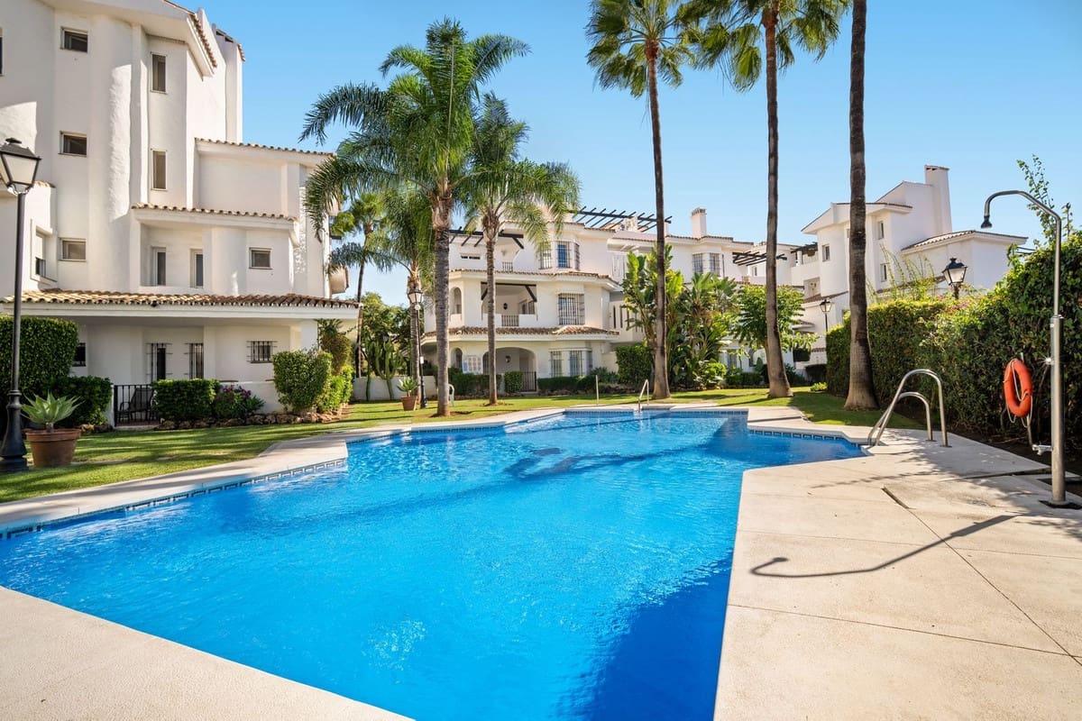 3 bedroom Apartment for sale in Marbella - € 649,000 (Ref: 9695174)