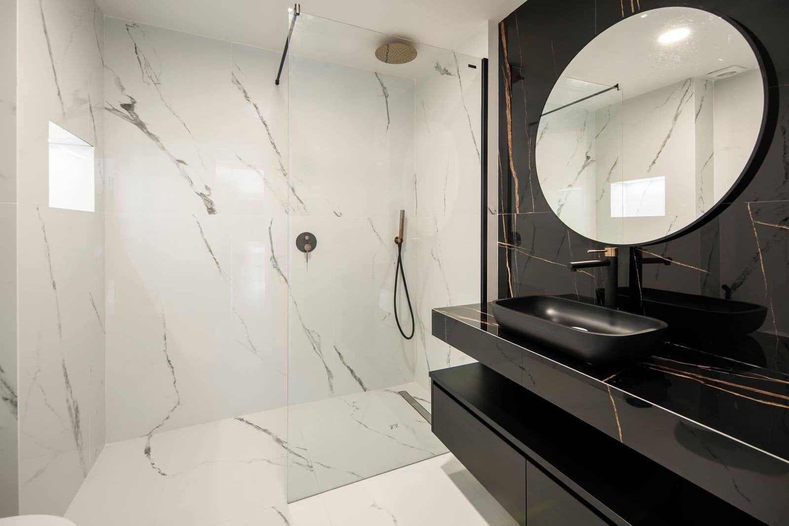 3 chambre Appartement à vendre à Nueva Andalucia avec piscine garage - 1 190 000 € (Ref: 9698722)