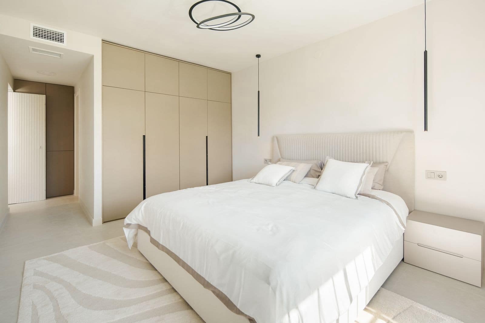 3 chambre Appartement à vendre à Nueva Andalucia avec piscine garage - 1 190 000 € (Ref: 9698722)