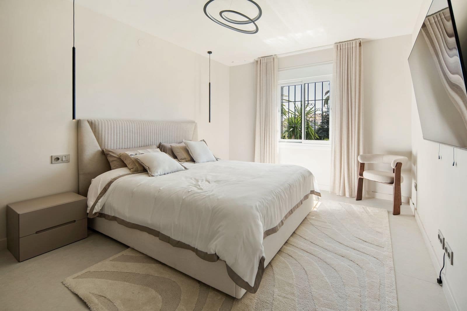 3 chambre Appartement à vendre à Nueva Andalucia avec piscine garage - 1 190 000 € (Ref: 9698722)