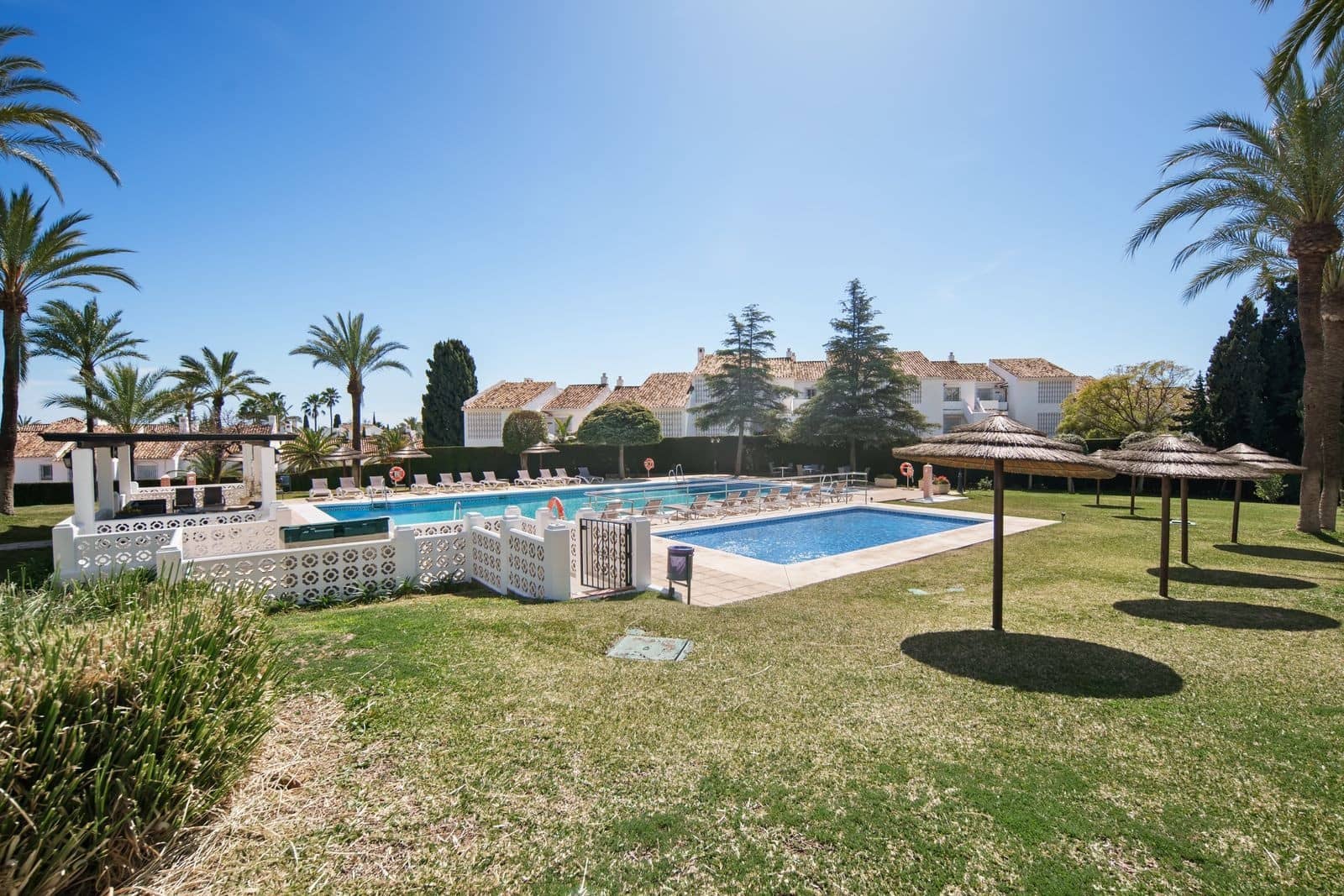 3 chambre Appartement à vendre à Nueva Andalucia avec piscine garage - 1 190 000 € (Ref: 9698722)