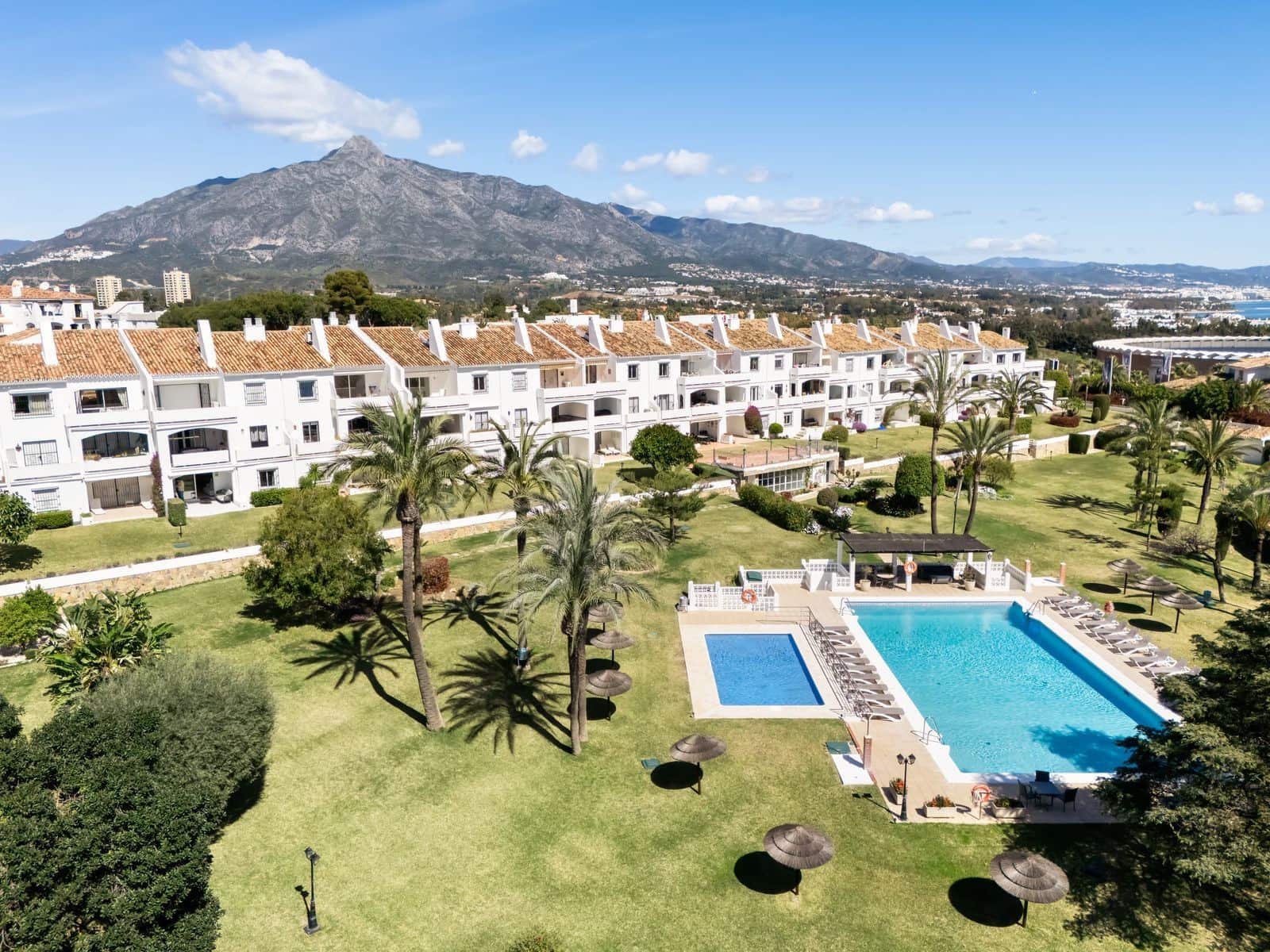 3 chambre Appartement à vendre à Nueva Andalucia avec piscine garage - 1 190 000 € (Ref: 9698722)