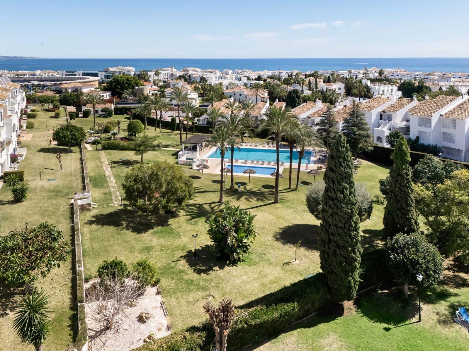 3 chambre Appartement à vendre à Nueva Andalucia avec piscine garage - 1 190 000 € (Ref: 9698722)