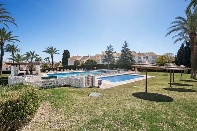 3 makuuhuone Huoneisto myytävänä paikassa Nueva Andalucia, Marbella mukana uima-altaan 
autotalli - 1 090 000 € (Ref: 9698722)