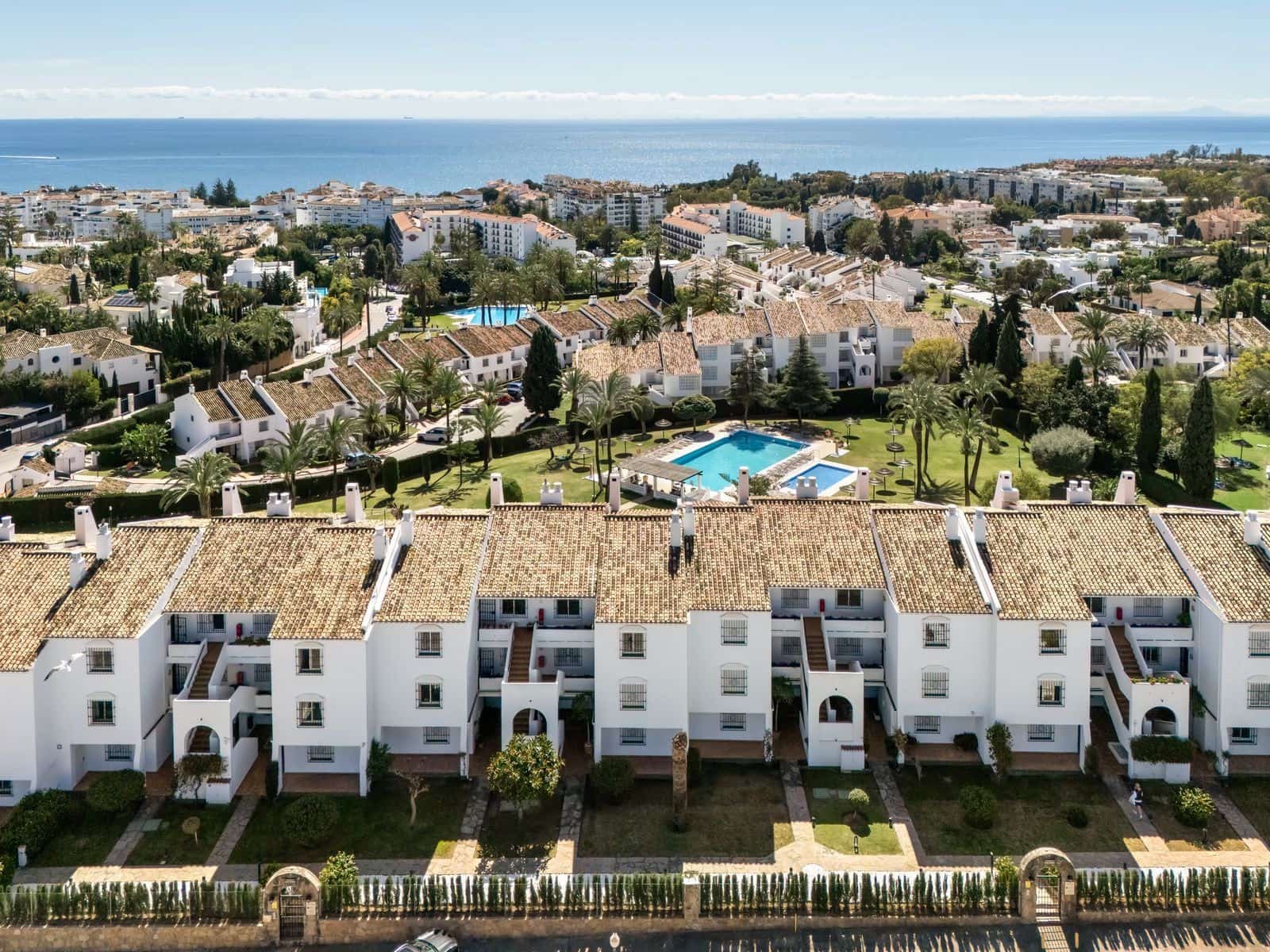 3 slaapkamer Appartement te koop in Nueva Andalucia met zwembad garage - € 1.090.000 (Ref: 9698722)
