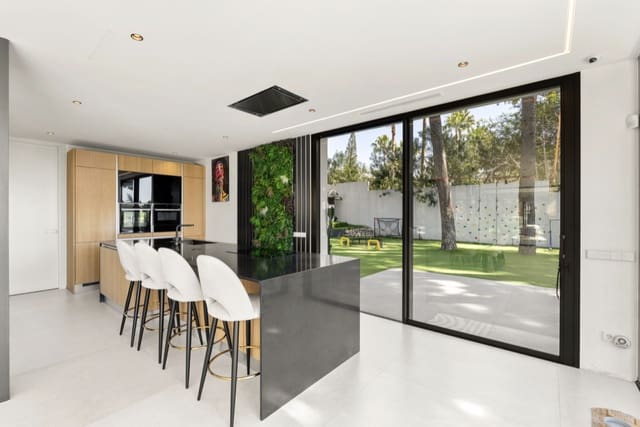 5 makuuhuone Huvila myytävänä paikassa Marbella - 3 750 000 € (Ref: 9711850)