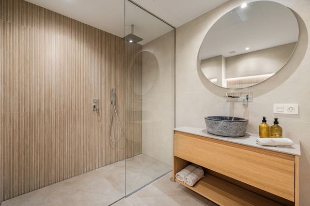 2 quarto Apartamento para venda em Nueva Andalucia, Marbella com piscina garagem - 690 000 € (Ref: 9711851)