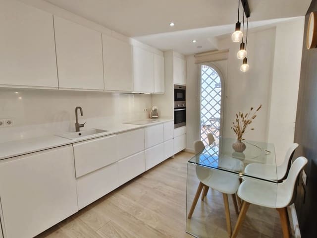 2 bedroom Apartment for sale in Golden Mile, Marbella with pool garage - € 590,000 (Ref: 9711854)