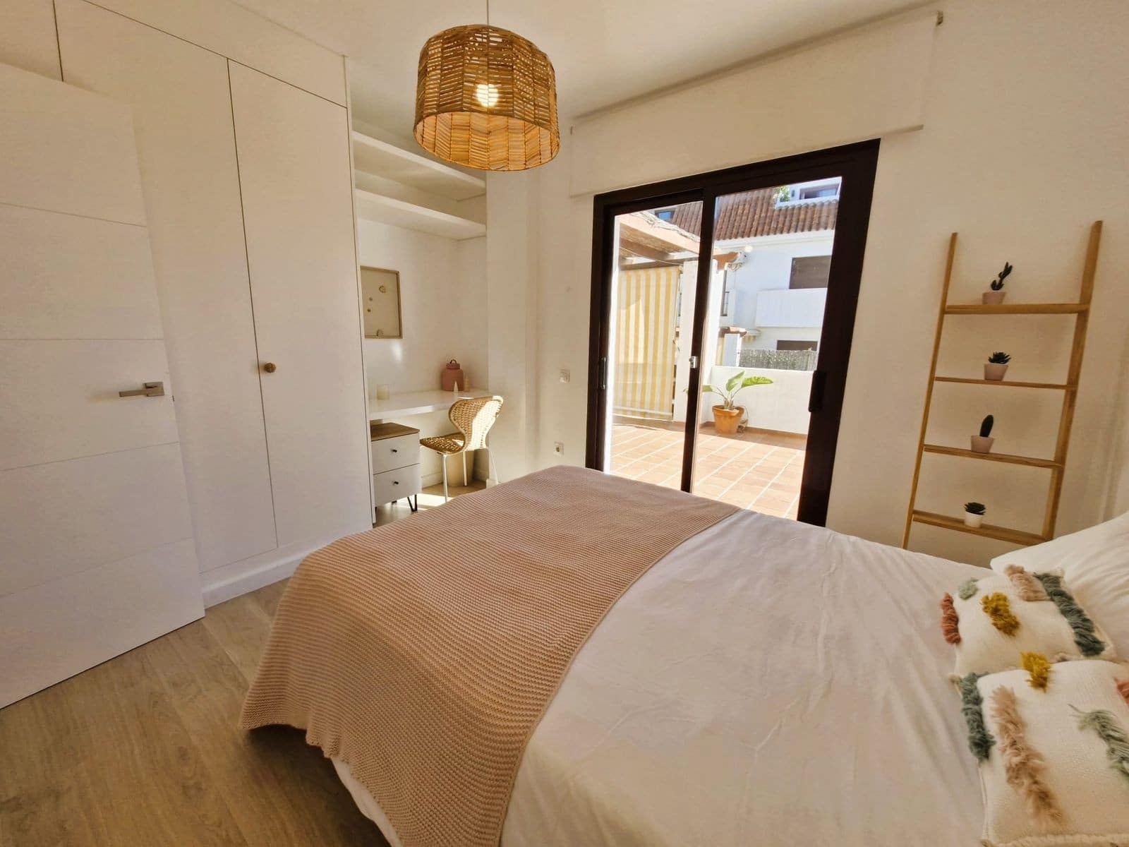 Apartamento de 2 habitaciones en Golden Mile en venta con piscina garaje - 590.000 € (Ref: 9711854)