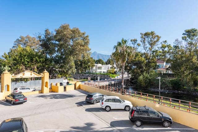 2 slaapkamer Appartement te koop in San Pedro de Alcantara, Marbella met garage - € 499.000 (Ref: 9714748)