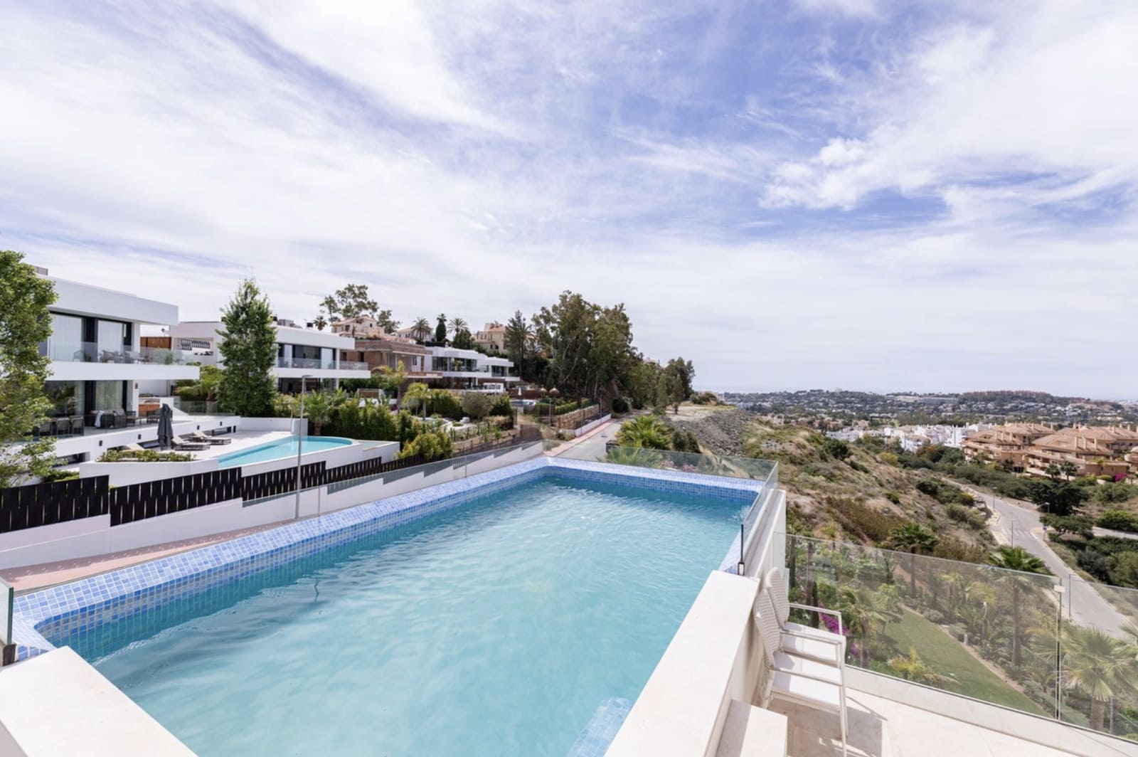 2 bedroom Apartment for sale in Nueva Andalucia with pool garage - € 775,000 (Ref: 9714750)