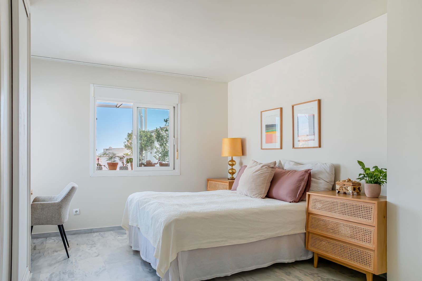 2 soverom Penthouse til salgs i Marbella med svømmebasseng garasje - € 450 000 (Ref: 9721501)
