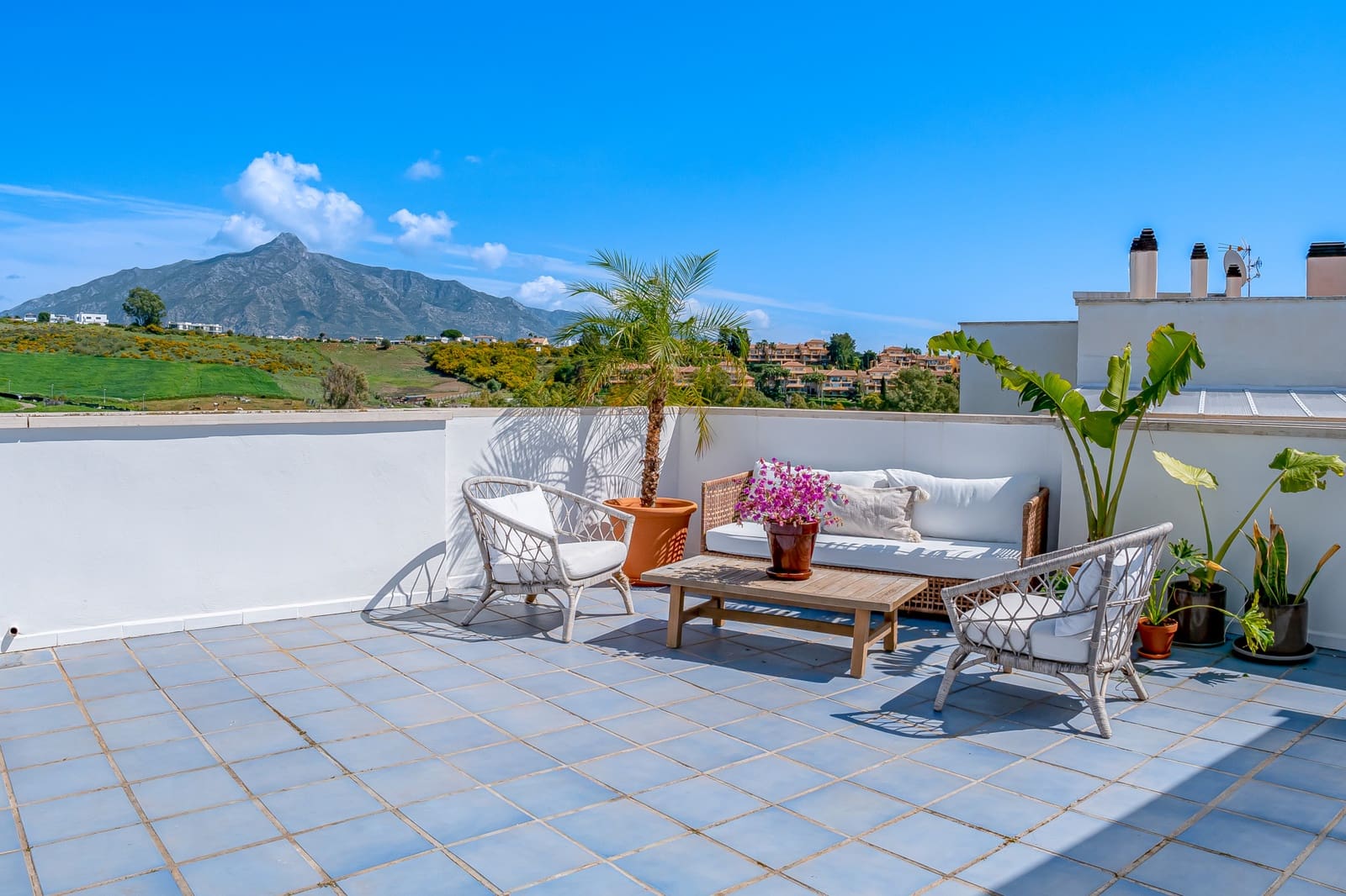 2 soverom Penthouse til salgs i Marbella med svømmebasseng garasje - € 450 000 (Ref: 9721501)