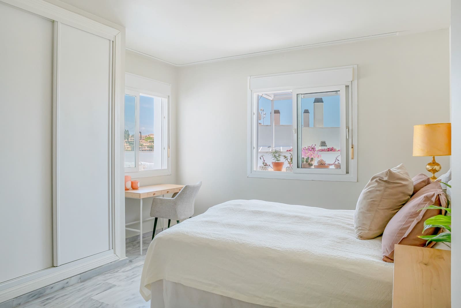 2 soverom Penthouse til salgs i Marbella med svømmebasseng garasje - € 450 000 (Ref: 9721501)