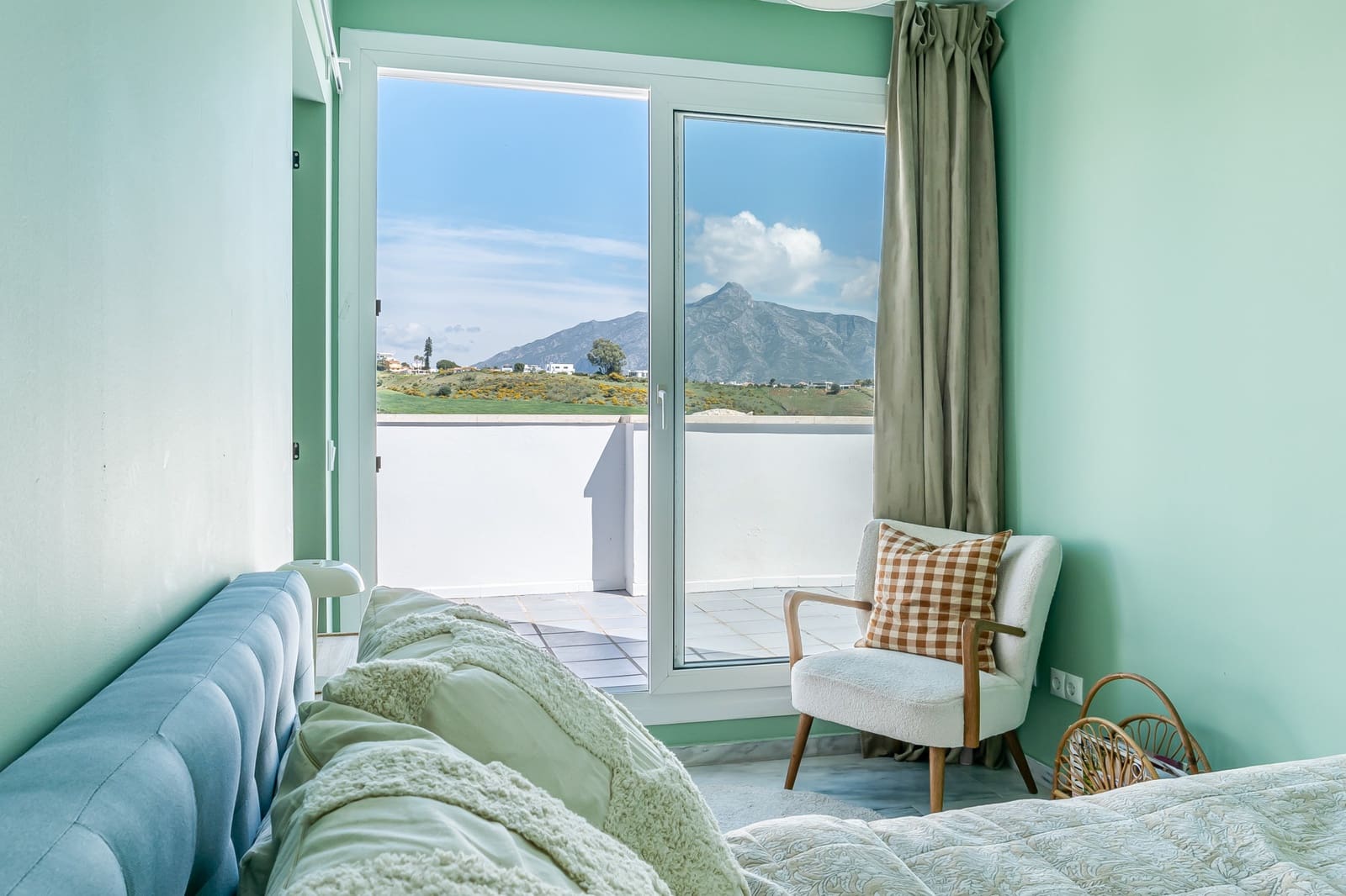 2 soverom Penthouse til salgs i Marbella med svømmebasseng garasje - € 450 000 (Ref: 9721501)