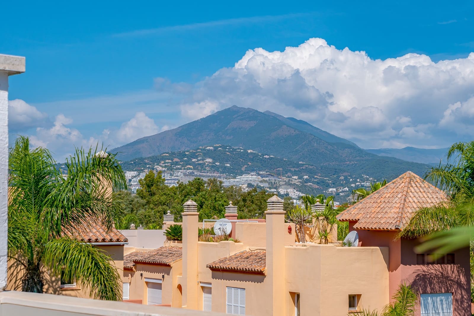 2 soverom Penthouse til salgs i Marbella med svømmebasseng garasje - € 450 000 (Ref: 9721501)