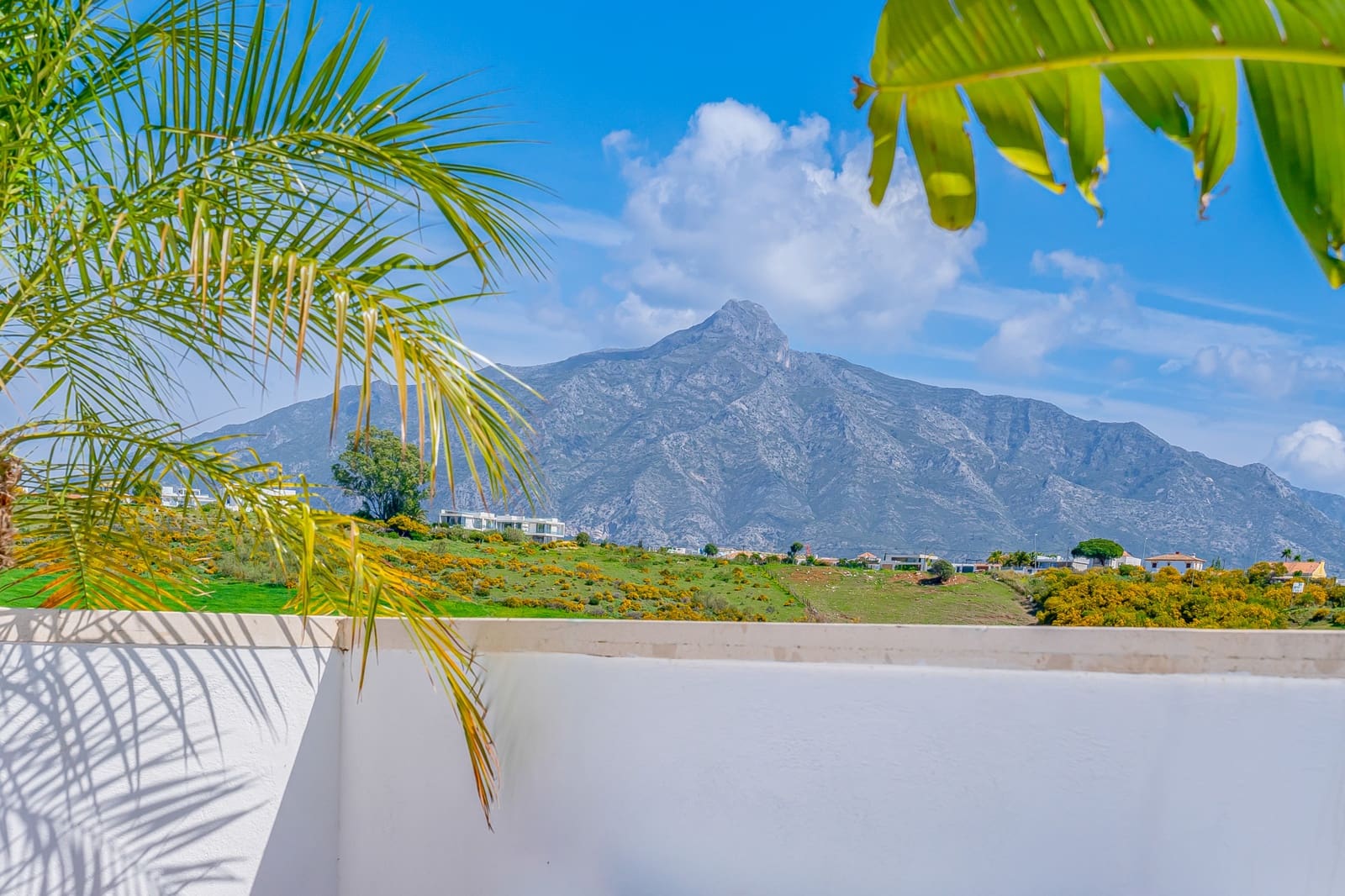 2 soverom Penthouse til salgs i Marbella med svømmebasseng garasje - € 450 000 (Ref: 9721501)
