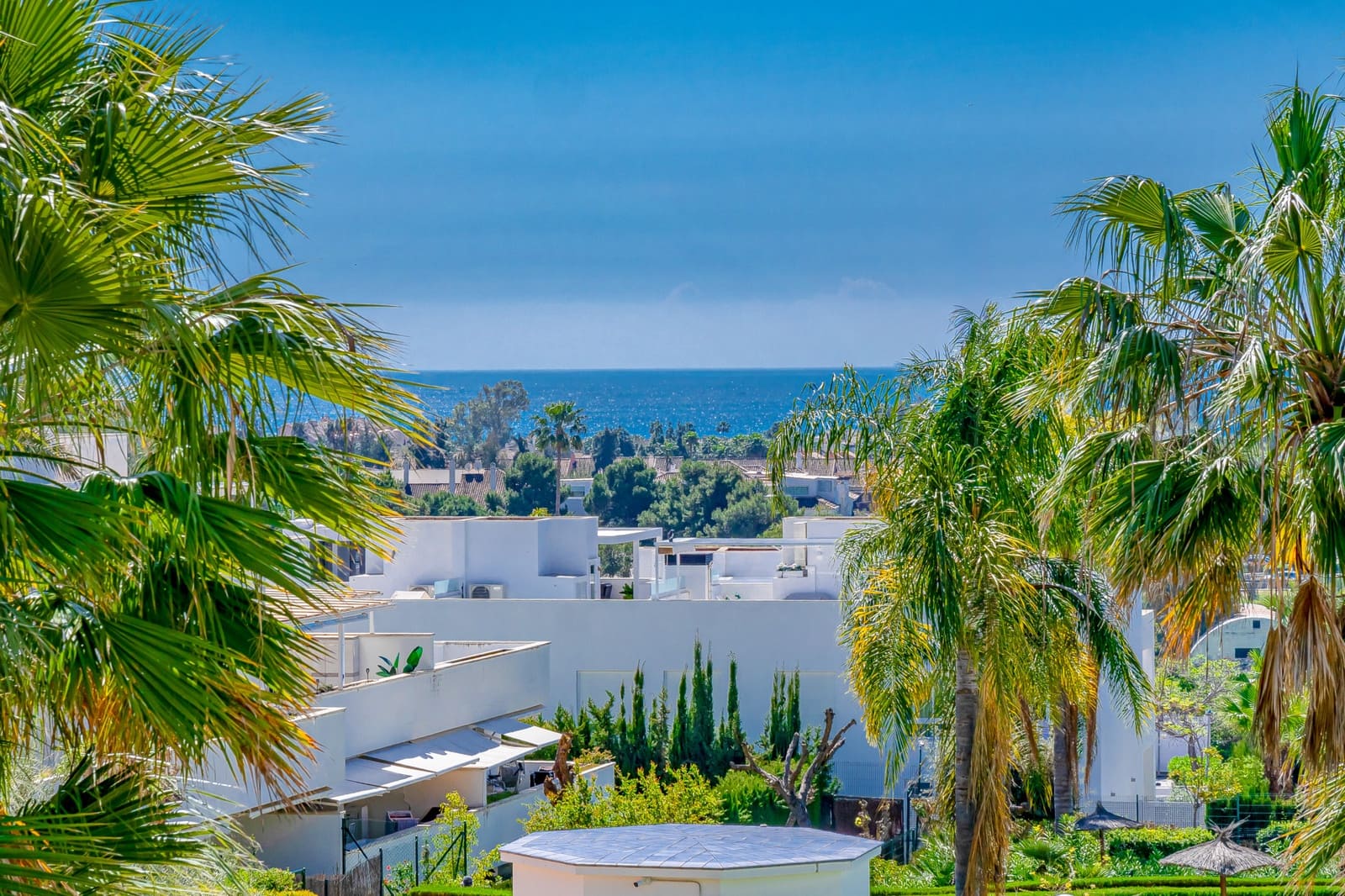 2 soverom Penthouse til salgs i Marbella med svømmebasseng garasje - € 450 000 (Ref: 9721501)